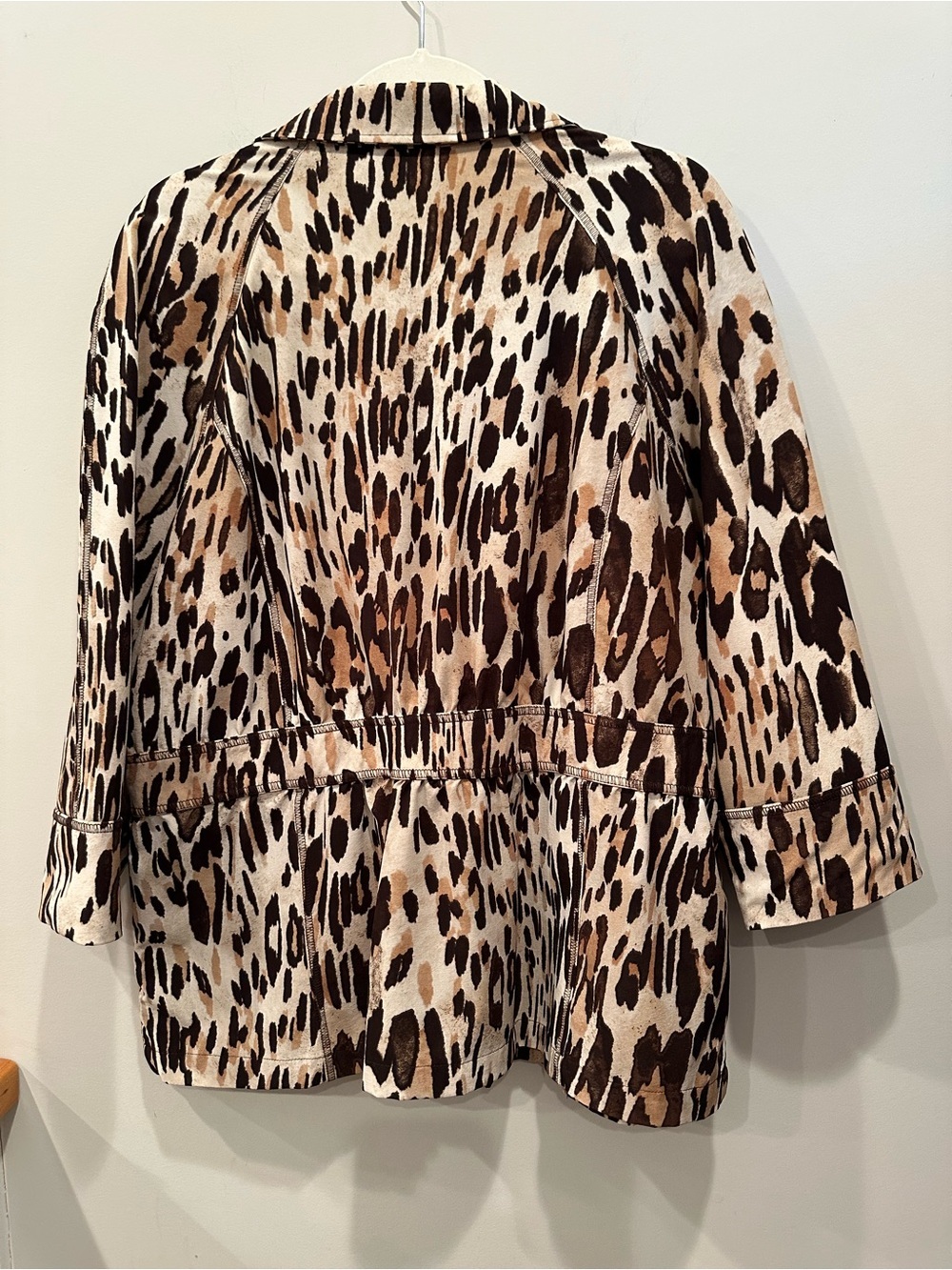 Chico’s Zenergy Leopard Print Full Zip Jacket Hip Length Pockets Sz 3 -Lg - Picture 3 of 10
